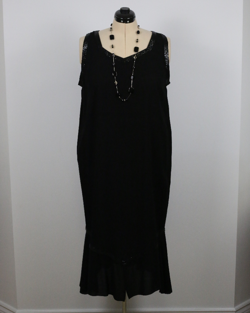 Black dress adorned with shimmering sequins - Angel Circle