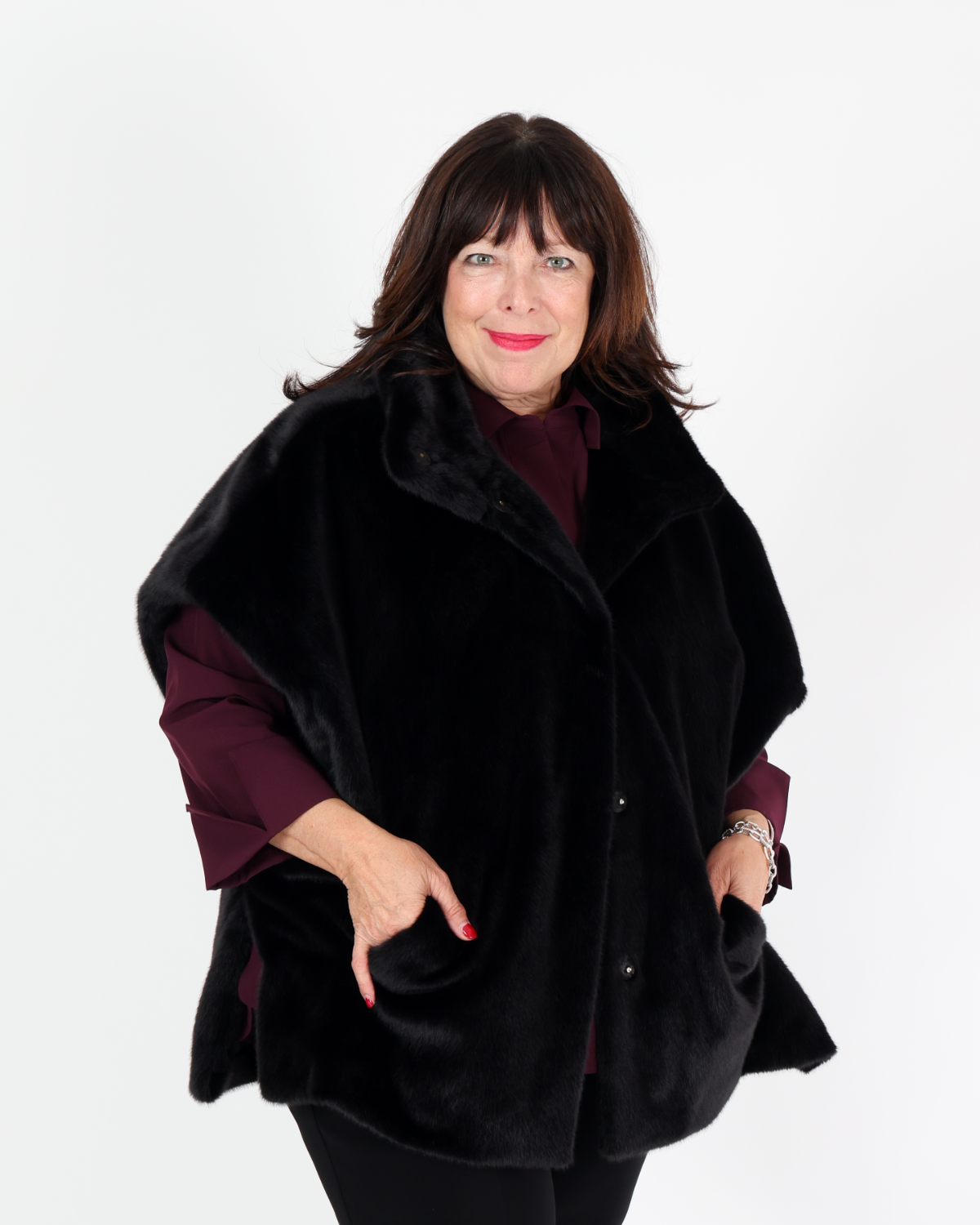 Veste boxy noire en fausse fourrure à col montant - Joseph Ribkoff